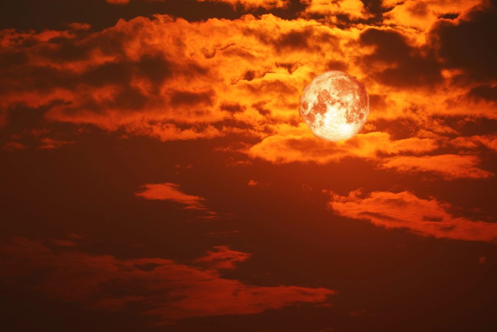 Prepare-se para a Lua de Sangue de 2025: o céu vai se tingir de vermelho em um espetáculo raro
