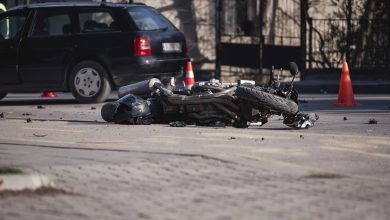 Motociclista sofre múltiplas fraturas após colisão lateral em Brusque
