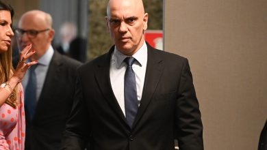 Moraes dá 48h para Bolsonaro explicar documento de pedido de asilo político encontrado no celular