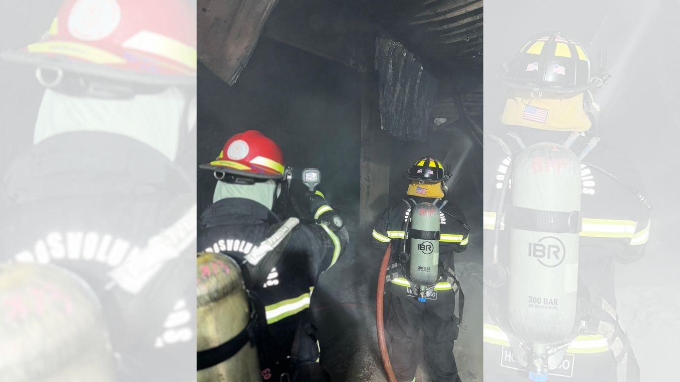 Incêndio atinge indústria de plásticos em Pomerode; residência próxima é protegida