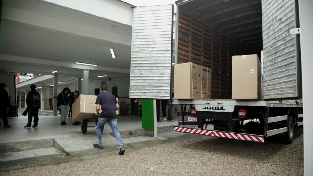 Governo de SC instala 3 mil novos aparelhos de ar-condicionado em escolas: Blumenau está na lista