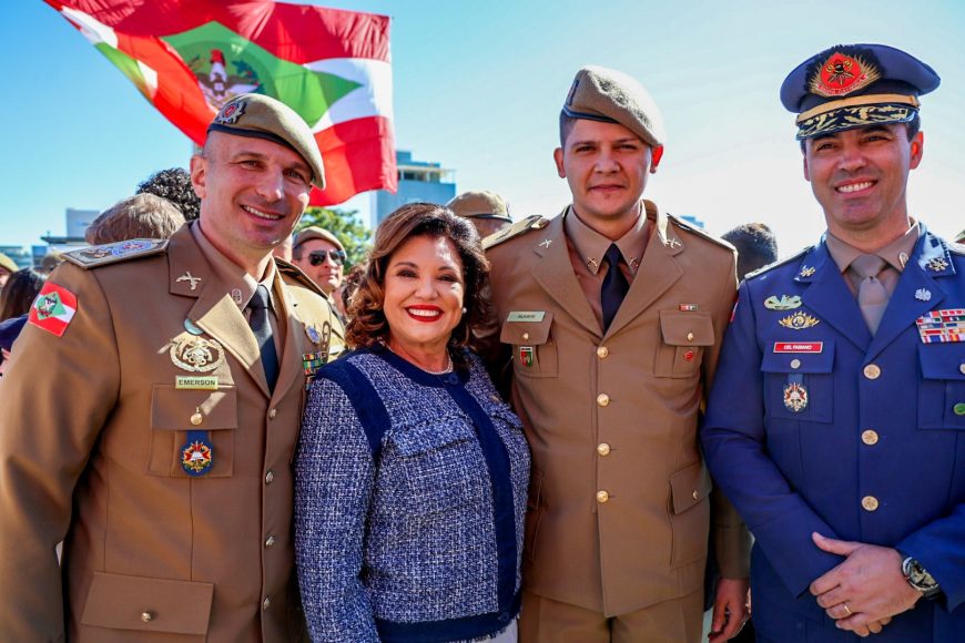 Santa Catarina investe R$ 15,5 milhões e promove quase 500 militares em solenidade histórica