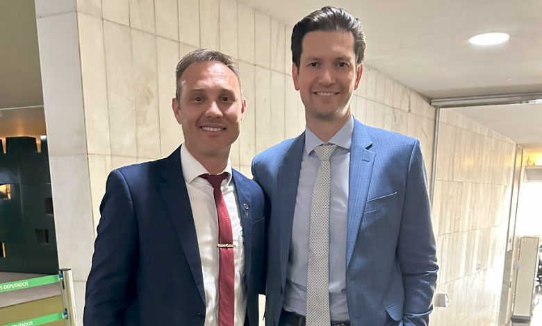 Vereador de Timbó, Flávio Ribeiro articula entrada na disputa federal em 2026