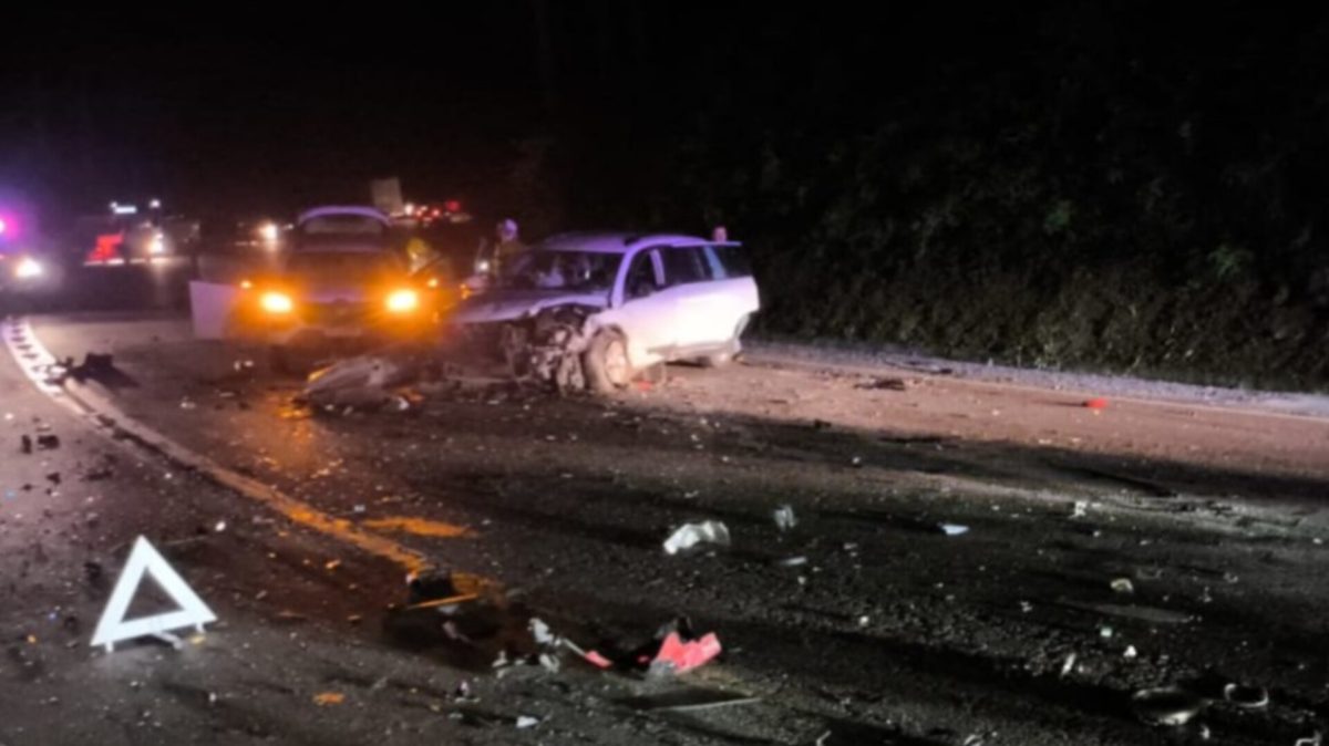 Bebê escapa ileso e motorista é lançado do carro em colisão na BR-470, em Ibirama 