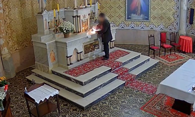 Explosivo é deixado no altar de igreja centenária em SC; suspeito foi identificado