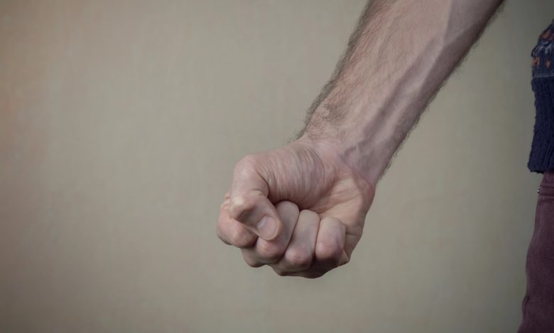 Mulher denuncia companheiro por agressões e ameaças em Brusque