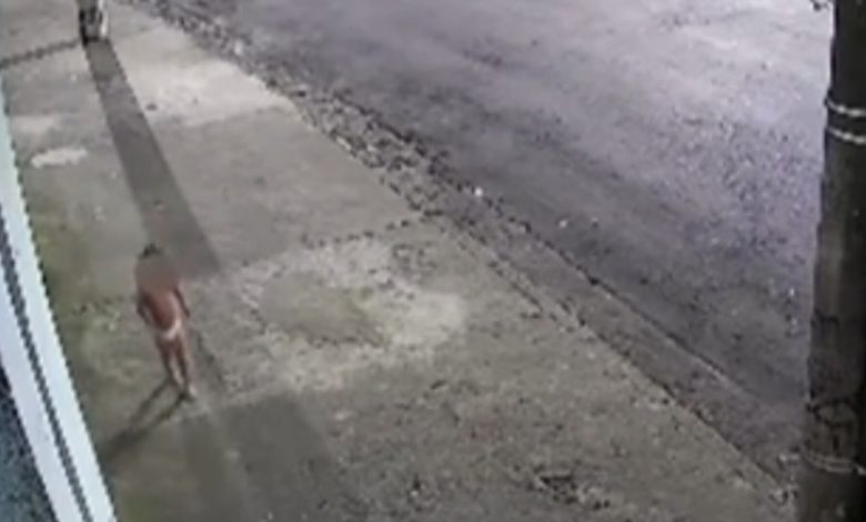 Sozinha na madrugada: criança de fralda é encontrada na rua enquanto mãe vai a baile funk