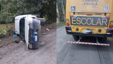 Acidente no bairro Progresso, em Blumenau, envolve ônibus escolar e Fiorino