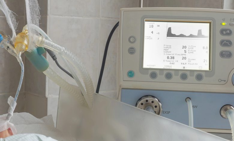 Violência em SC: menina de 8 meses é hospitalizada em estado grave após sofrer fraturas nas costelas