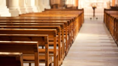 Mulher paga R$ 40 mil à Diocese de SC após perseguir padre