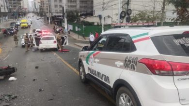 Homem em fuga provoca colisão com três veículos e é preso em SC