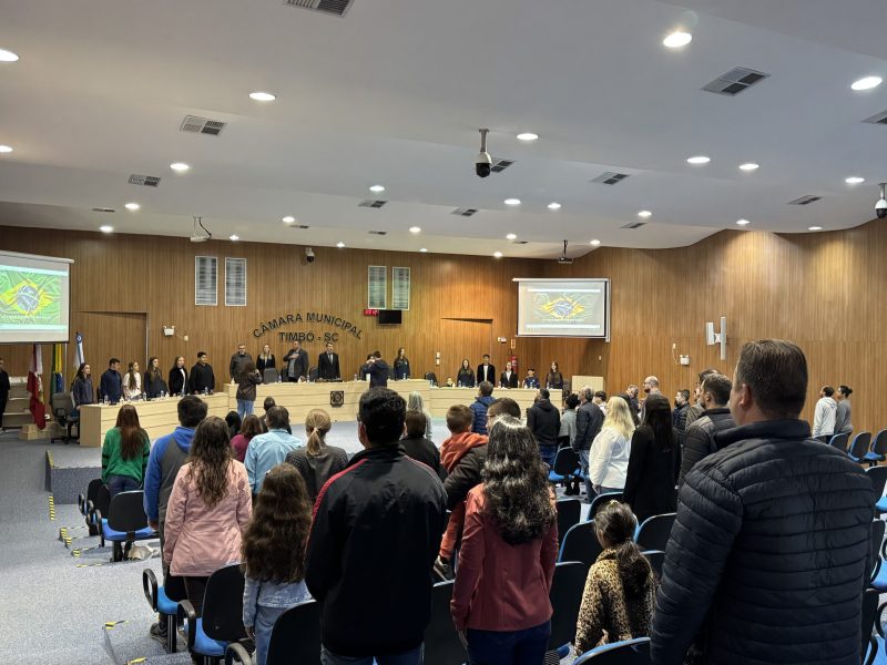 Parlamento Jovem de Timbó empossa nova legislatura e elege Mesa Diretora