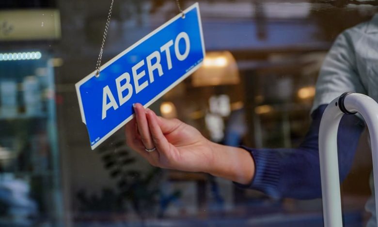 Santa Catarina libera abertura de empresas pelo WhatsApp