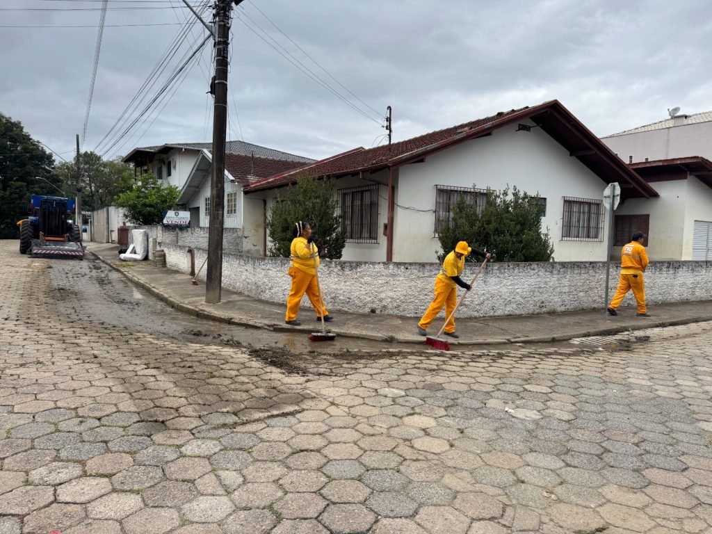 Rio do Sul já limpou 279 ruas e coleta de lixo tem queda de 93% nas reclamações