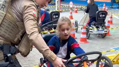 Timbó integra educação e segurança com atividade da PM e Demutran em escola