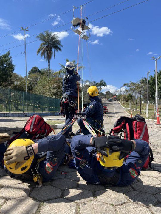 Bombeiros de SC se tornam bicampeões internacionais em salvamento em altura