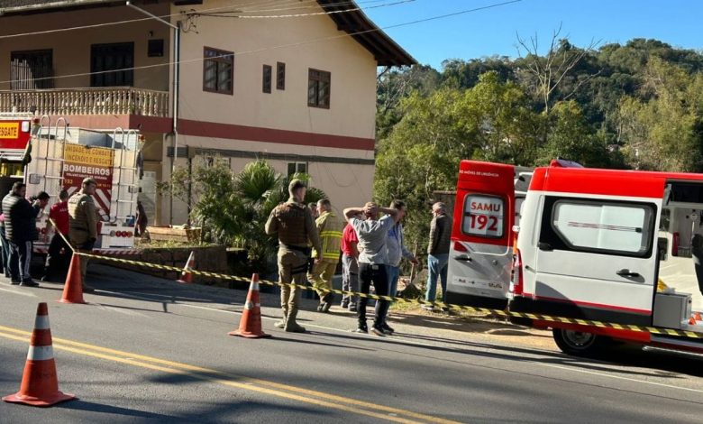 Desabamento de parte de prédio em Ibirama deixa uma pessoa soterrada
