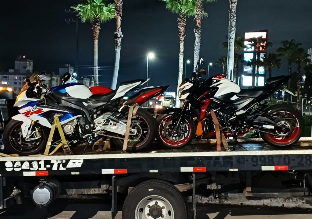 Dispositivo para esconder placa em motos é apreendido na BR-101