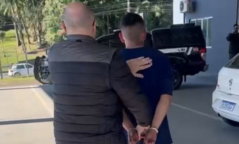 Jovem de 21 anos é preso em Blumenau acusado de agredir e ameaçar ex-esposa