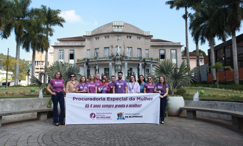 Blumenau: Procuradoria da Mulher celebra quatro anos com ação de conscientização no centro