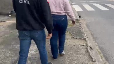 Mulher é presa em Blumenau suspeita de tráfico e lavagem de dinheiro