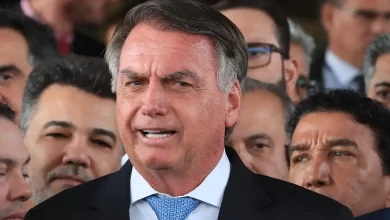 Bolsonaro nega intenção de deixar o país e pede fim da prisão domiciliar