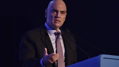 Decisão de Moraes sobre vigilância a Bolsonaro é ilegal e abusiva, diz jurista André Marsiglia