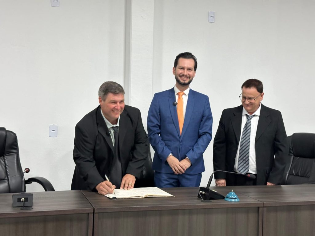 Presidente da Câmara assume interinamente comando da Prefeitura de Ascurra