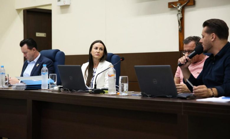 Representante da Miservi presta depoimento na CEI da Merenda Escolar