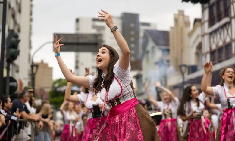 Pré-cadastro para o Grupo Blumenau abre portas para os desfiles da 40ª Oktoberfest