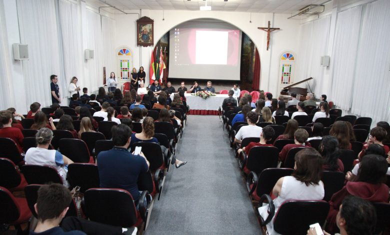 Câmara Mirim celebra 25 anos com sessão solene e homenagens em Blumenau