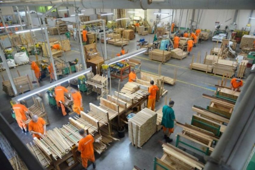 SC amplia vagas para empresas no sistema prisional com novos editais