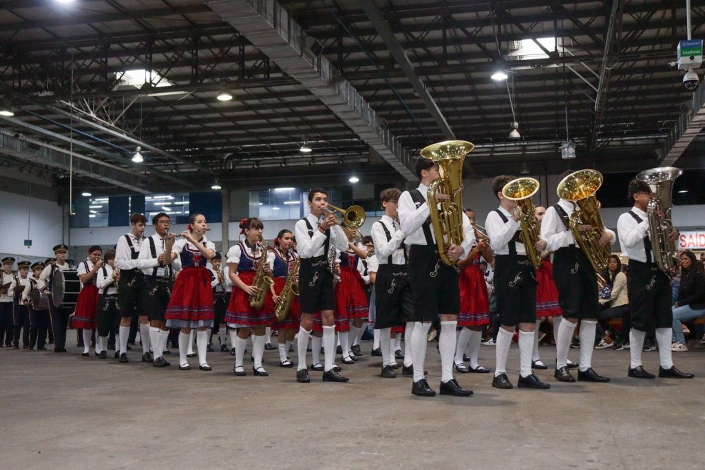 Resultado da seletiva define bandas e fanfarras escolares nos desfiles da 40ª Oktoberfest Blumenau