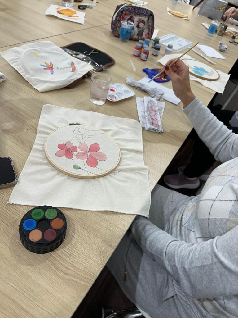 Timbó abre nova turma do curso de aquarela com bordado