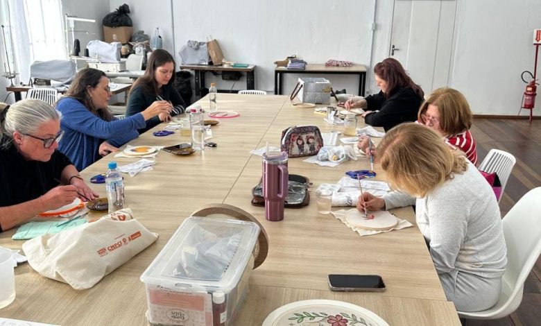 Timbó abre nova turma do curso de aquarela com bordado