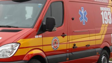 Barras de metal despencam e ferem funcionário em supermercado de Blumenau