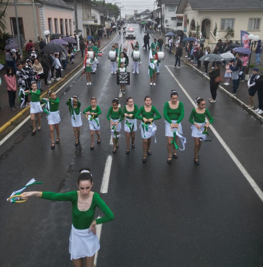 Rodeio realiza Desfile Cívico de 7 de Setembro com coragem, união e participação histórica