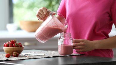 Homem é ferido com jarra de suco pela companheira em SC