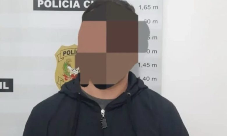 Homem é preso por esfaquear a própria mãe após exigir aposentadoria para comprar drogas em SC