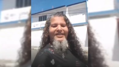 Mulher quebra padrões e conquista seguidores ao assumir a própria barba