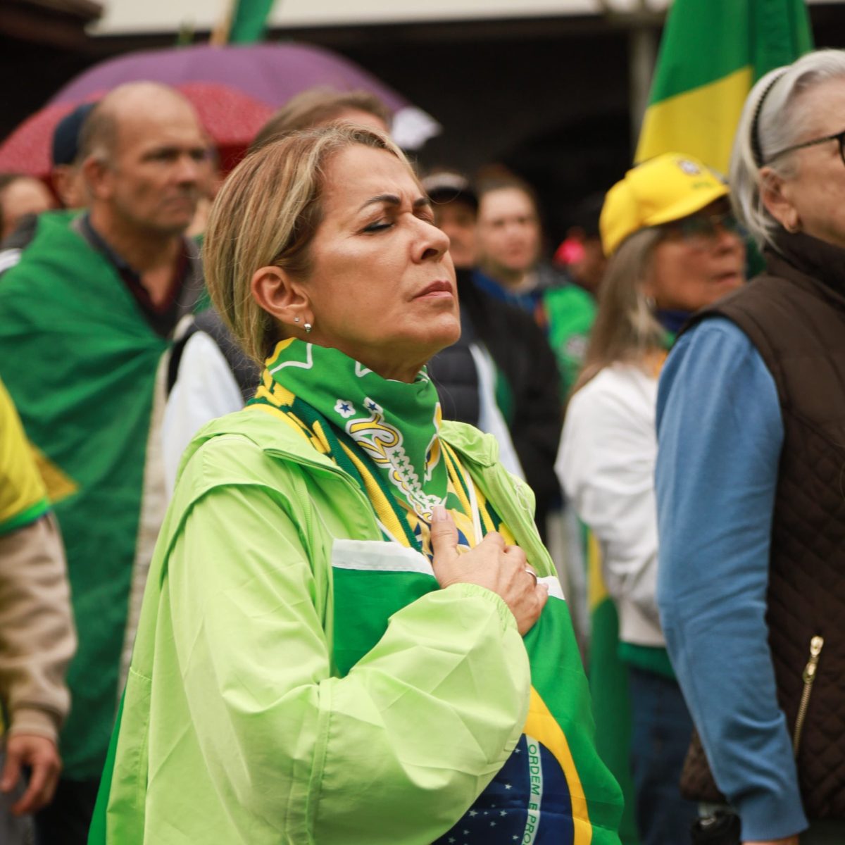 Multidão toma as ruas de Blumenau pedindo anistia e criticando Lula