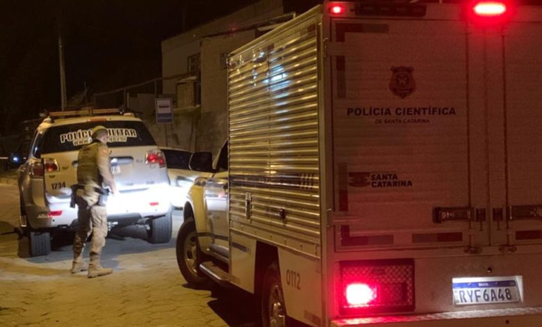 Homem com antecedentes reage à abordagem da PM e morre durante confronto, em Blumenau