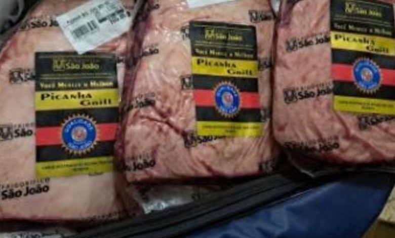 Homem é preso por furtar 3 pacotes de picanha em supermercado de Timbó