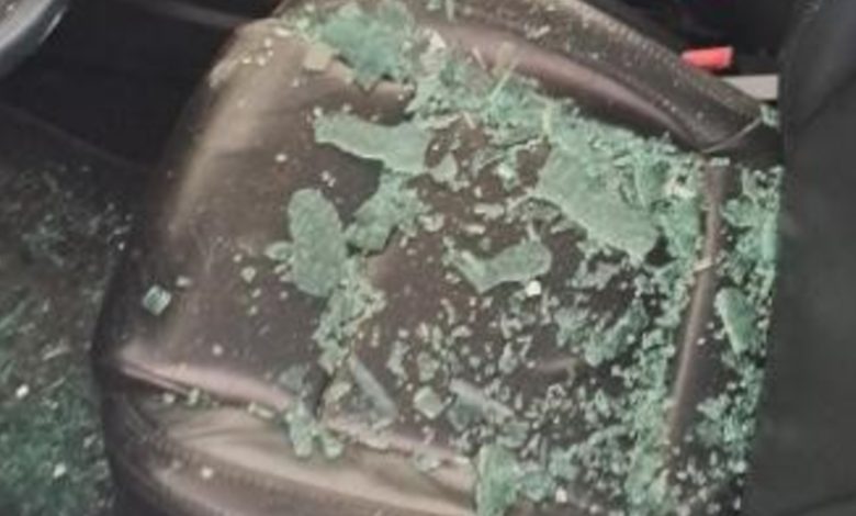 Homem é preso após ameaçar esposa de morte e quebrar vidro de carro em Timbó