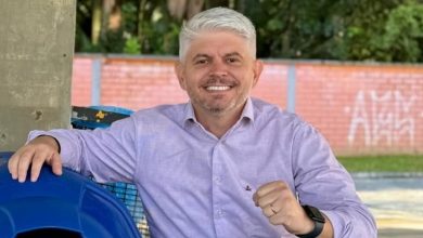 Justiça avalia denúncia contra prefeito de Blumenau por autopromoção nas redes sociais