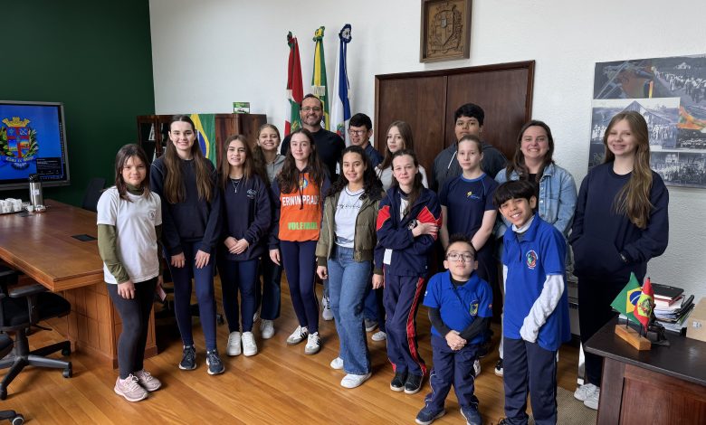 Parlamento Jovem leva voz estudantil à Prefeitura de Timbó