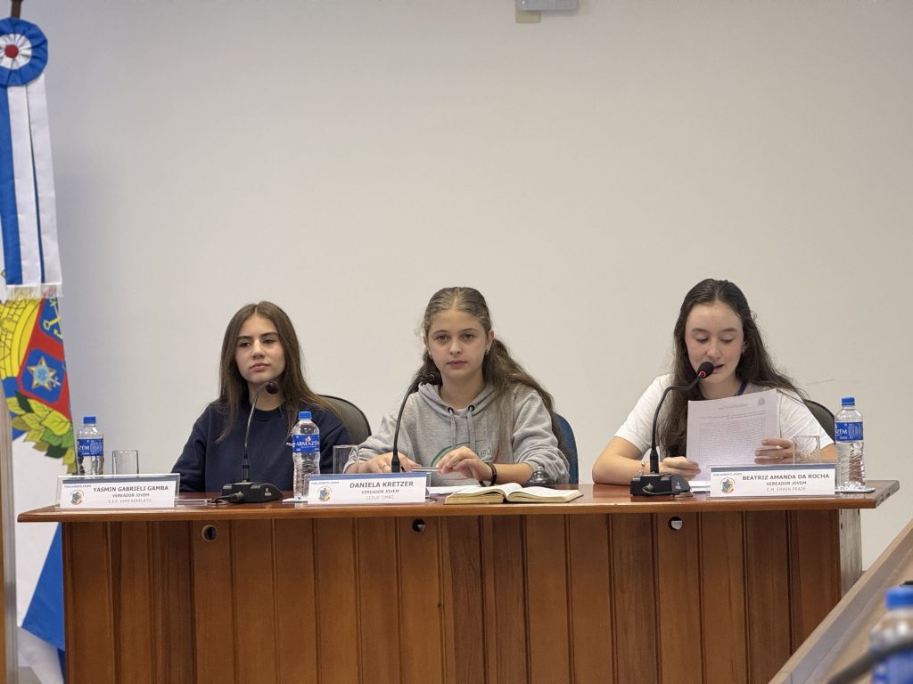 Parlamento Jovem leva voz estudantil à Prefeitura de Timbó
