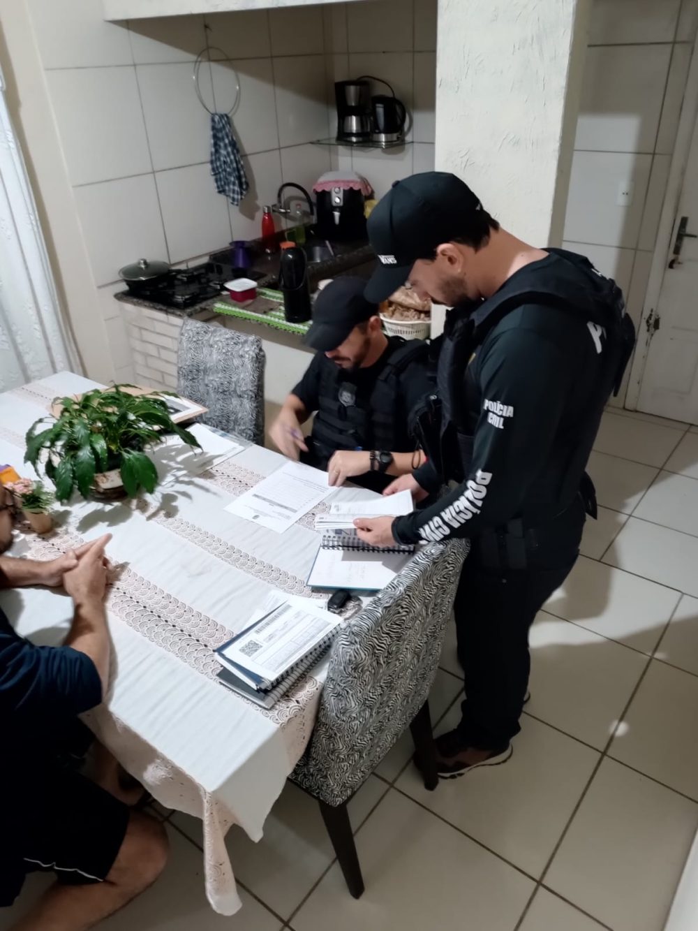 Filho, mãe, cunhada e primo são alvos de investigação por fraudes na Prefeitura de Timbó