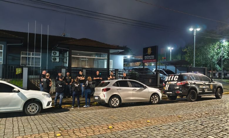 Filho, mãe, cunhada e primo são alvos de investigação por fraudes na Prefeitura de Timbó