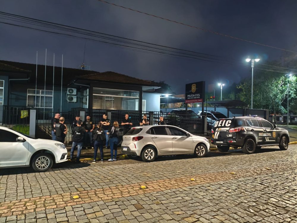 Filho, mãe, cunhada e primo são alvos de investigação por fraudes na Prefeitura de Timbó